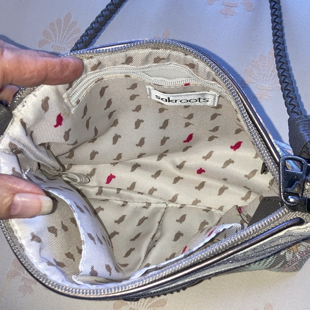 SAKROOTS shoulder bag off white w/grey, pink, pale blue, lavender.  $25 - Picture 5 of 8
